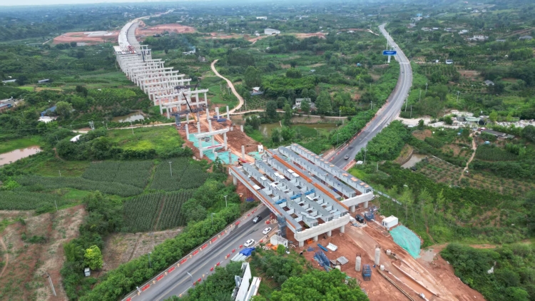 钢箱梁架设3.jpg